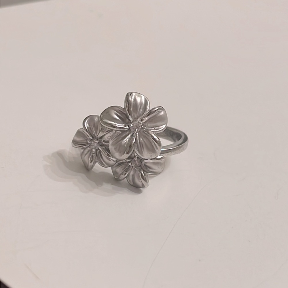 Flower CZ ring Silver size 6